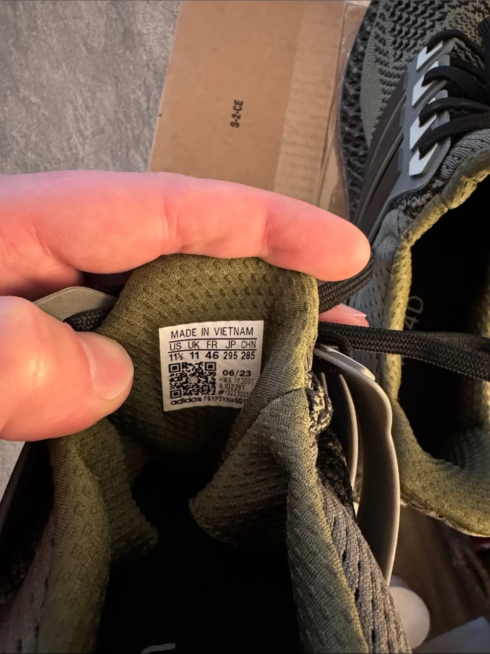 Adidas Ultra 4D Running Shoes Men’s Size 11 in an Olive Green / Black Knit